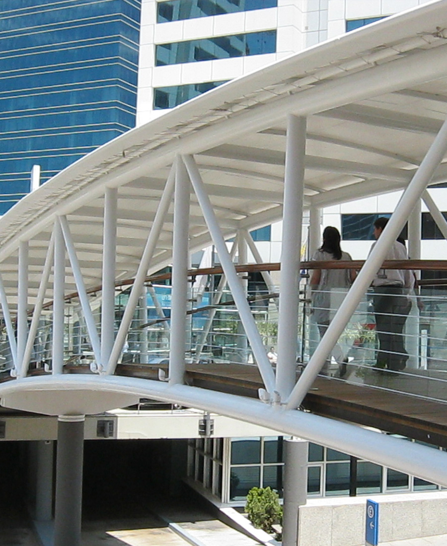 Puente peatonal Montevideo Shopping-WTC | Uruguay