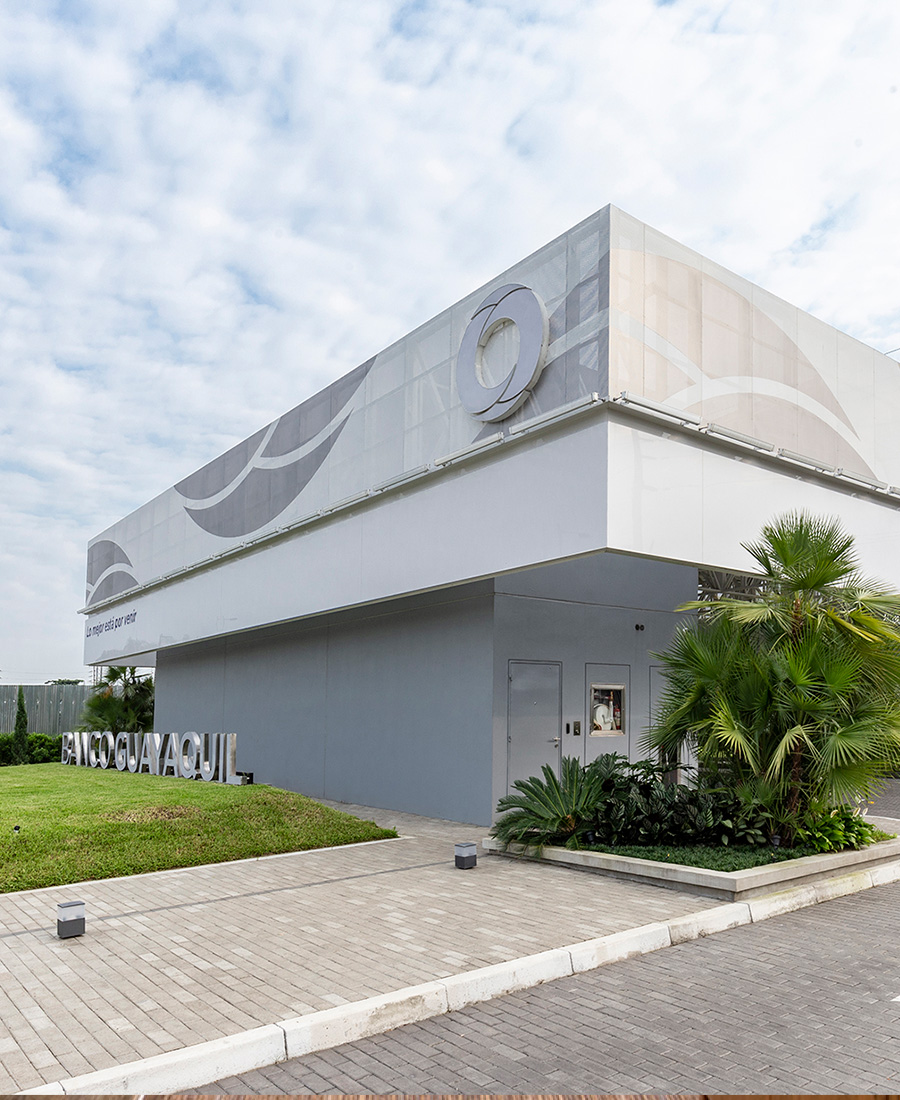 Drive-Through of Banco Guayaquil | Ecuador